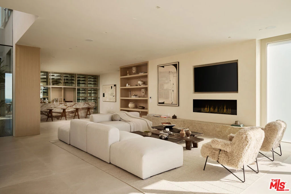 Interior 4