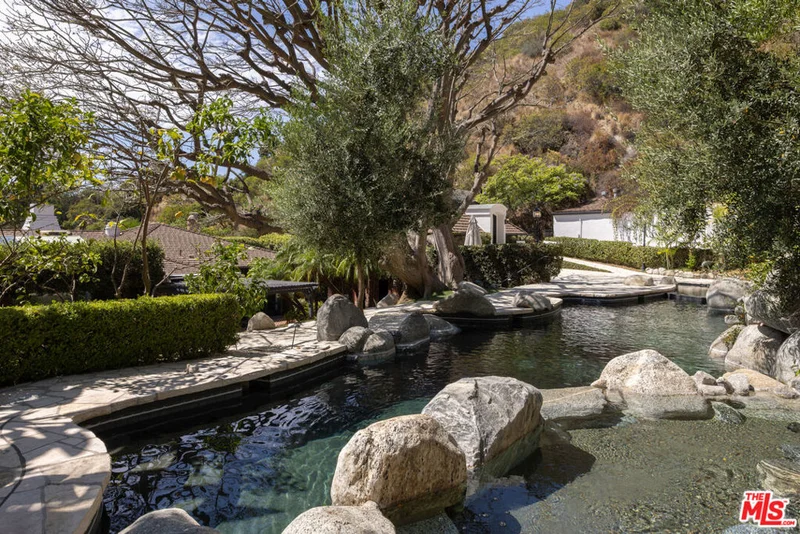 9507 Heather Road