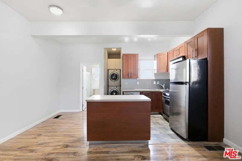 141 W Avenue 31 1 photo 2
