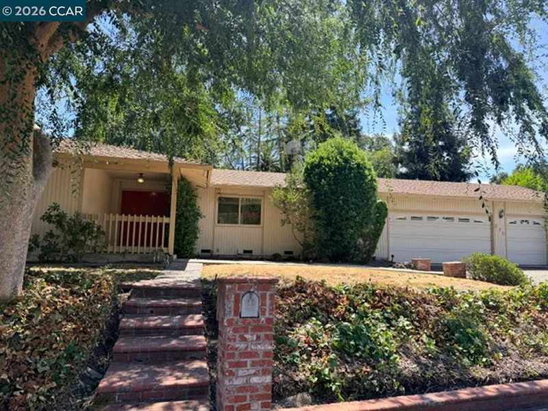 Photo 2 of 678 El Cerro Blvd