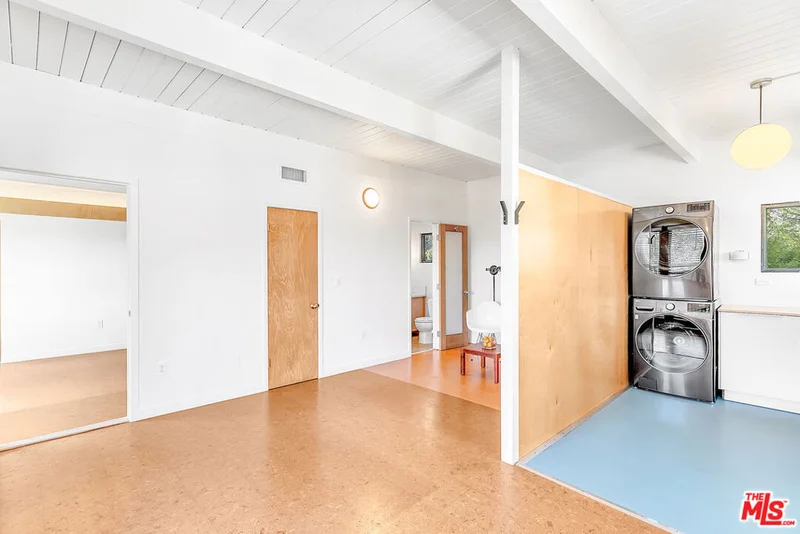 2460 Gower Street photo 2