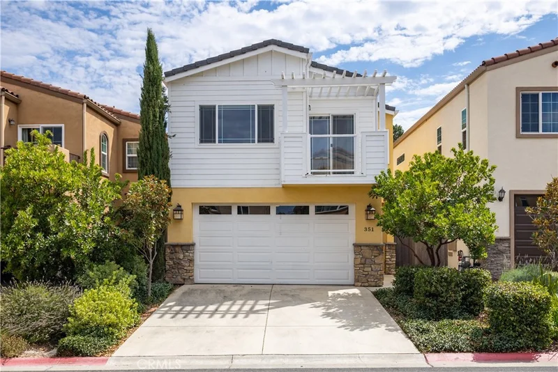 351 Calle De Pueblo