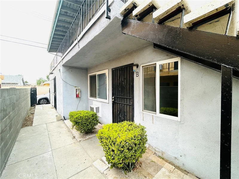 857 N Vineyard B photo 2