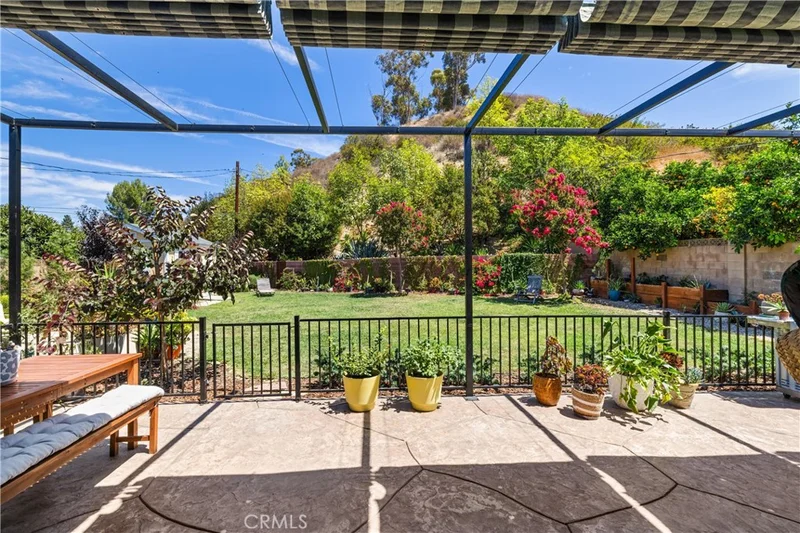 Photo 2 of 622 Comet Avenue