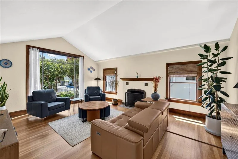 Photo 2 of 1415 Hanchett Avenue