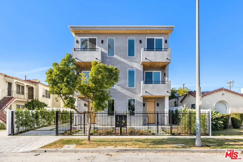 5223 W 20th Street 1/4