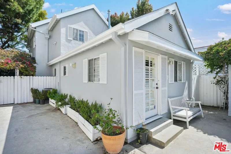 1323 PRINCETON Street photo 2