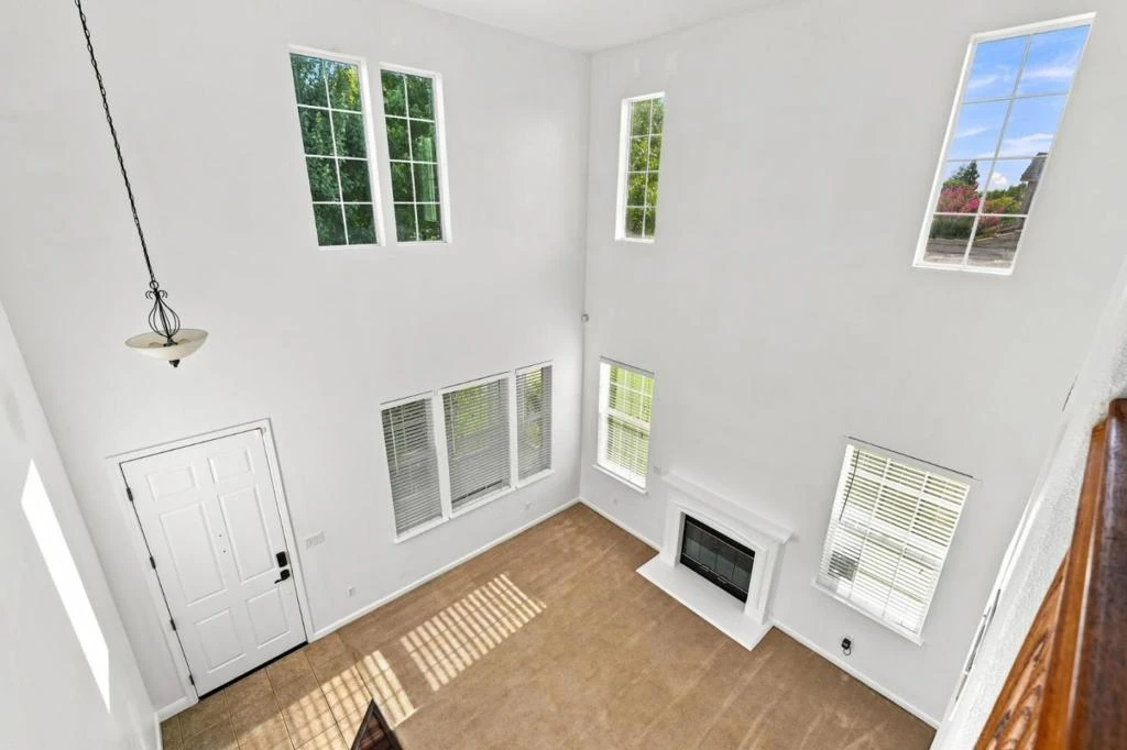 Interior 4