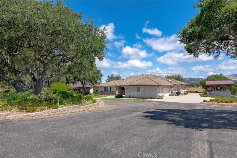 688 Willow Road photo 2