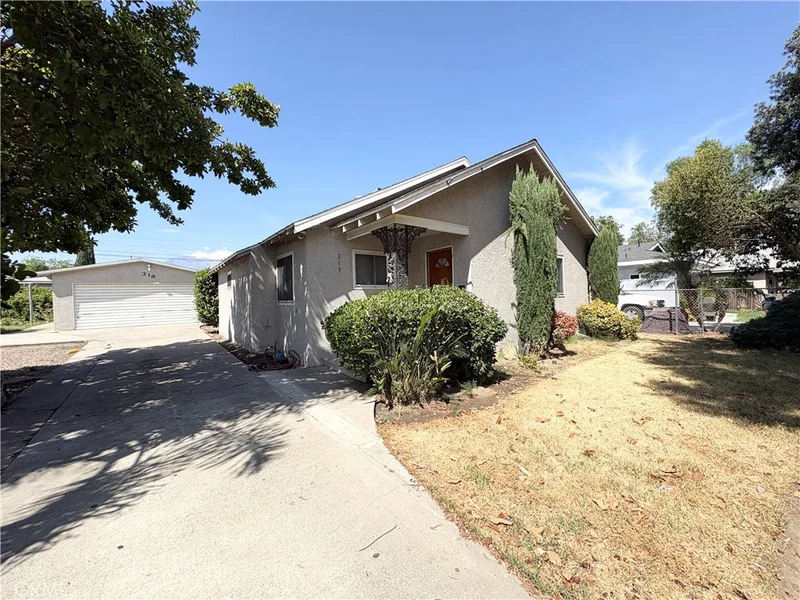 319 E Park