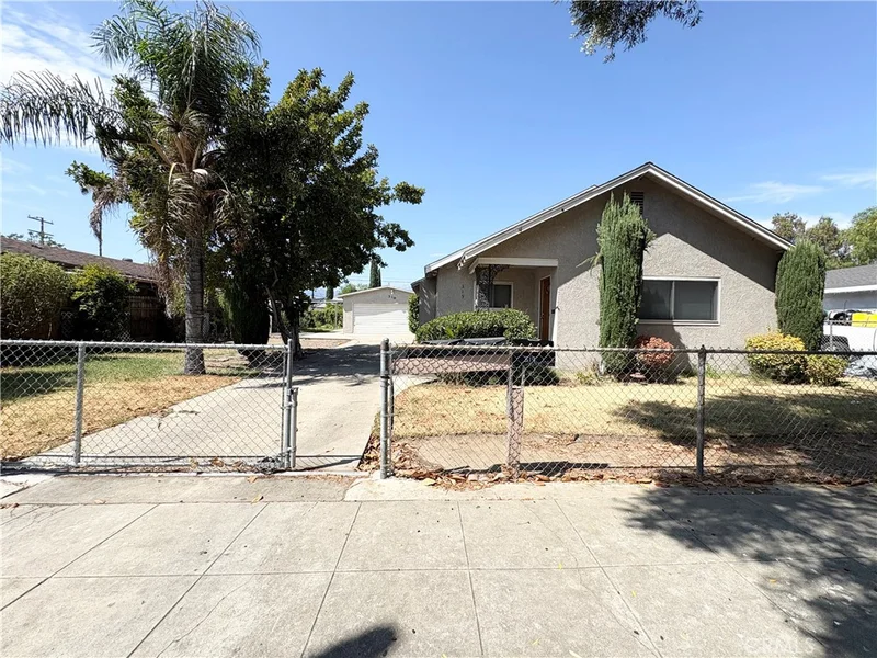 319 E Park photo 2