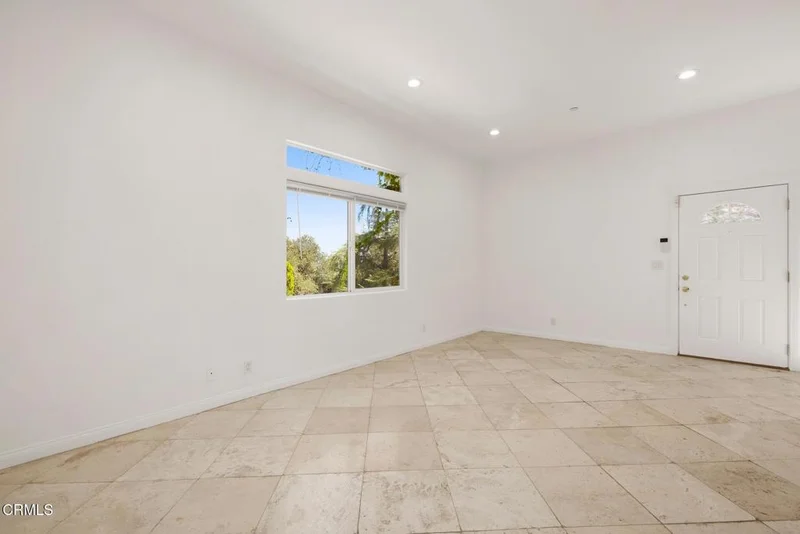 3211 Kenneth Drive photo 2