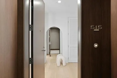 1 Bristol Court 515 photo 2
