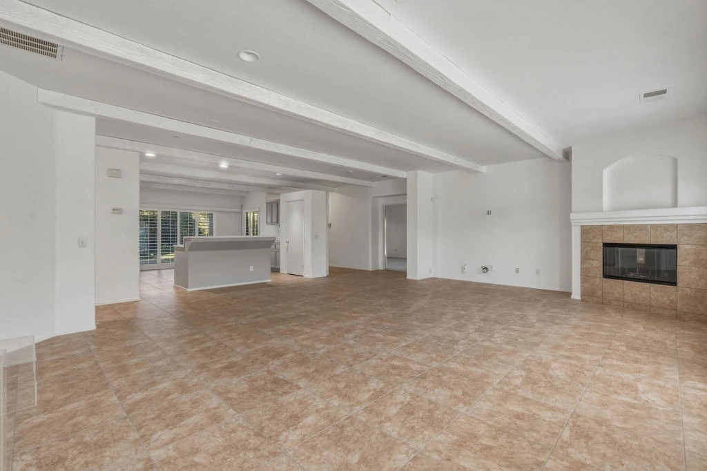 Interior 4