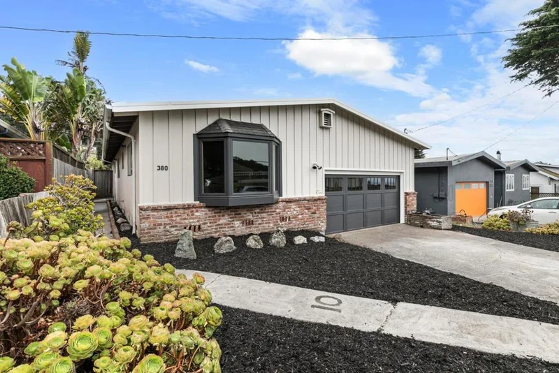 Photo 2 of 380 Paloma Avenue
