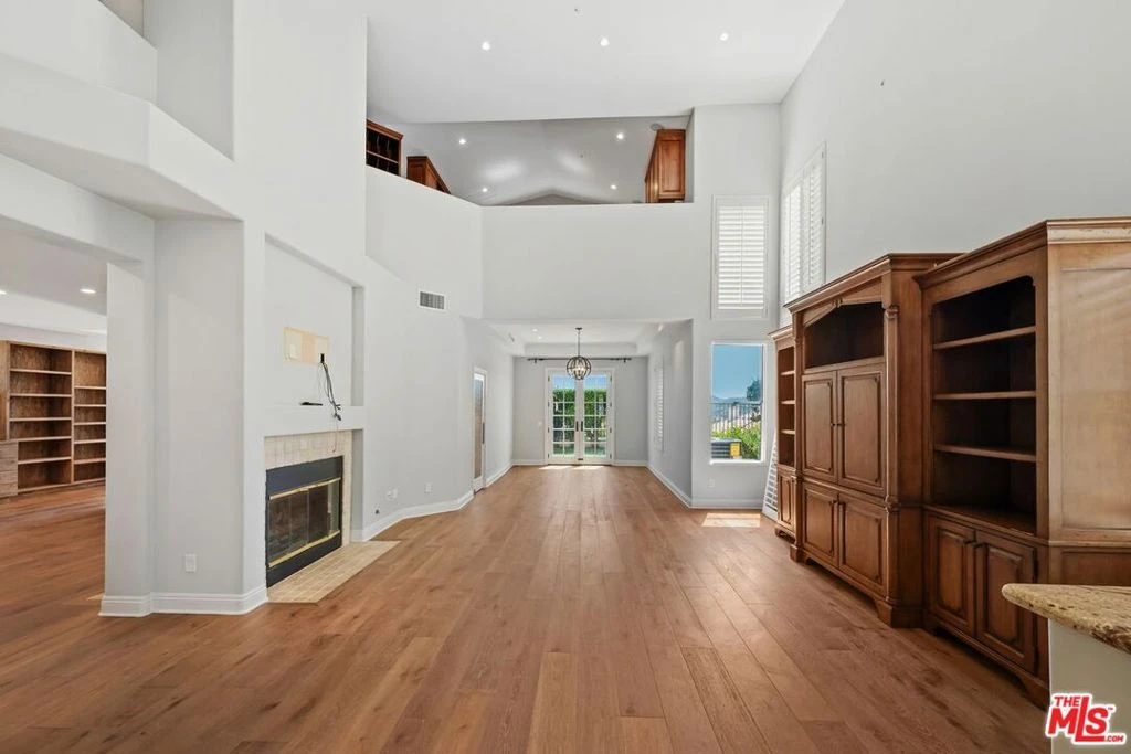 Interior 3