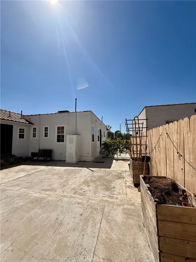1572 Ridgely Drive S 1/2 photo 2
