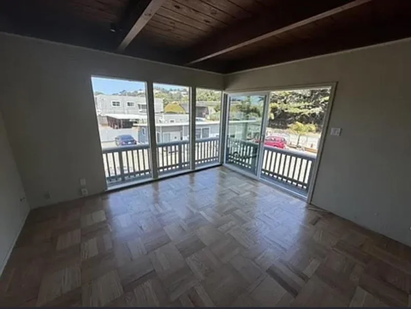 2562 Francisco Boulevard A photo 2