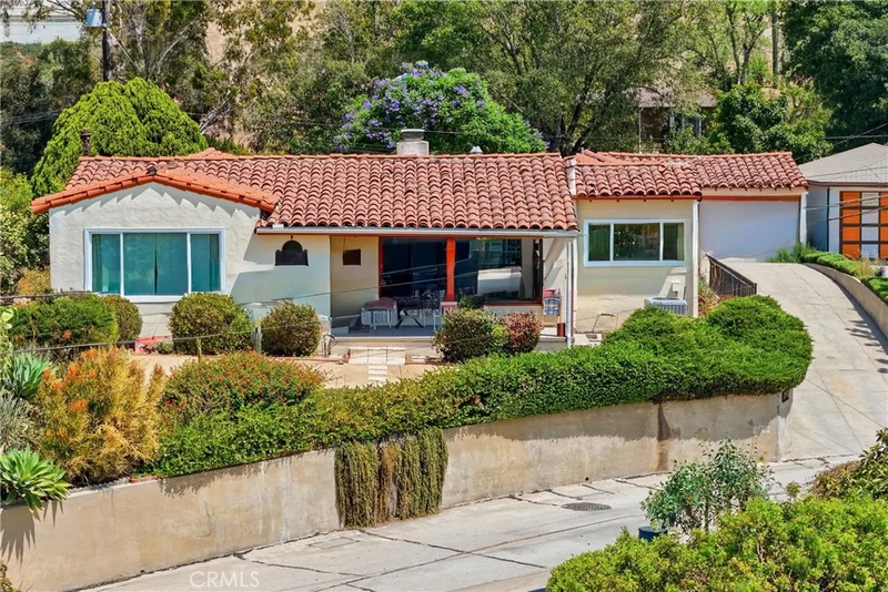 Photo 2 of 11751 S Circle