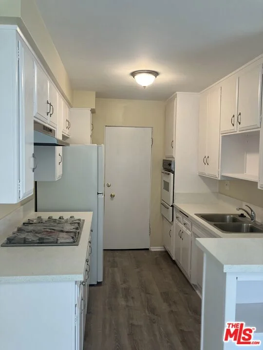 7521 Hampton Avenue 303 photo 2