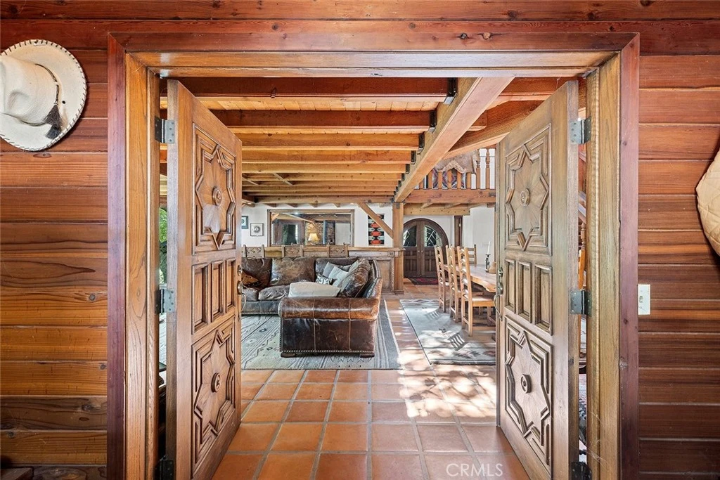 Interior 4
