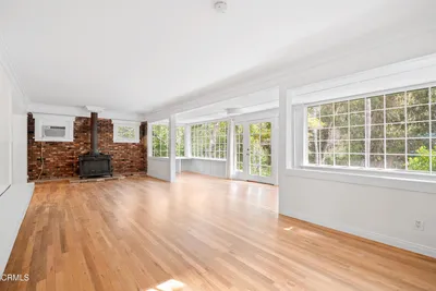 2024 Laurel Canyon Boulevard photo 2