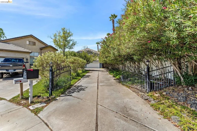 Photo 2 of 2158 Newport Ct