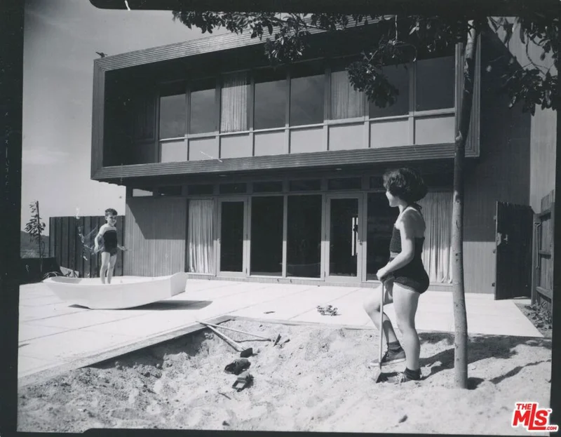 Photo 2 of 3499 Beverly Glen Boulevard