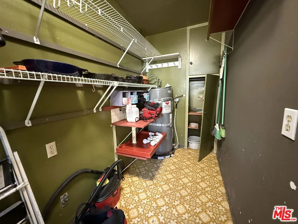 Interior 4