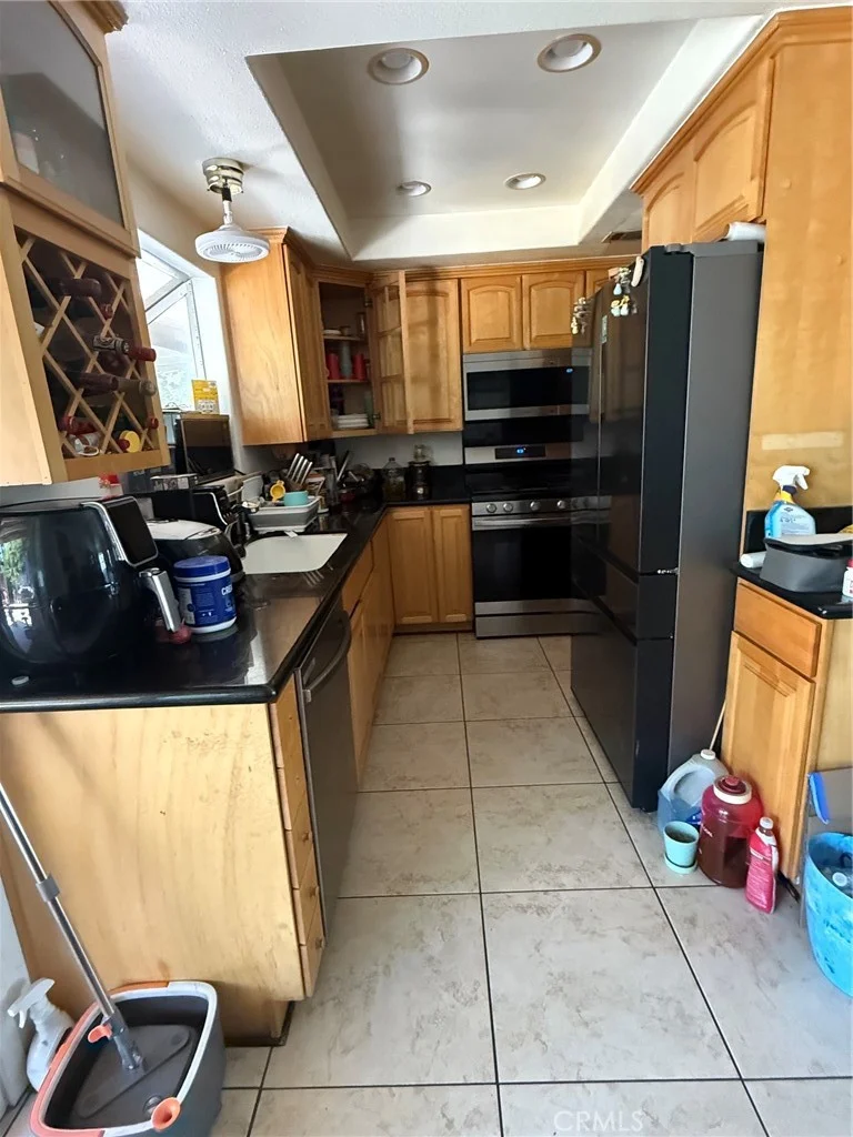 1057 W Carter Street photo 2