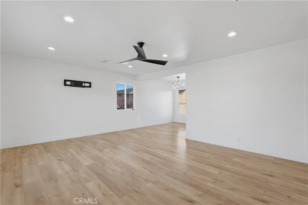 Interior 4
