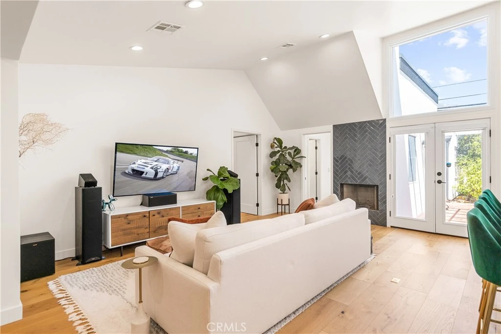 Interior 4