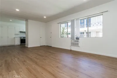 4653 Fulton 2 photo 2