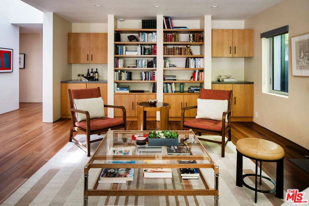 Interior 4