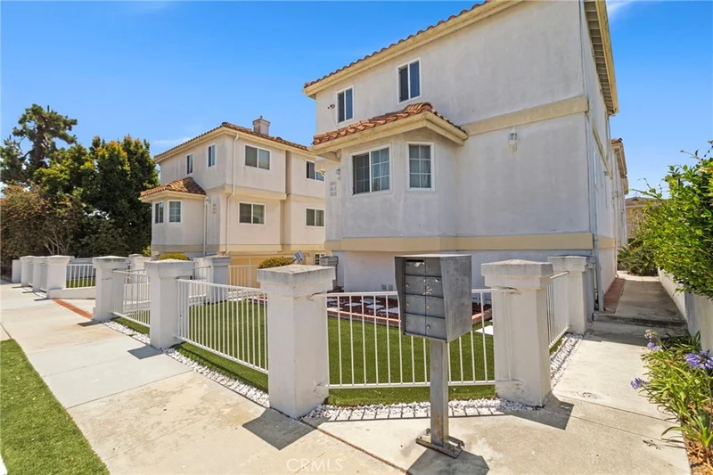 3918 W 118th