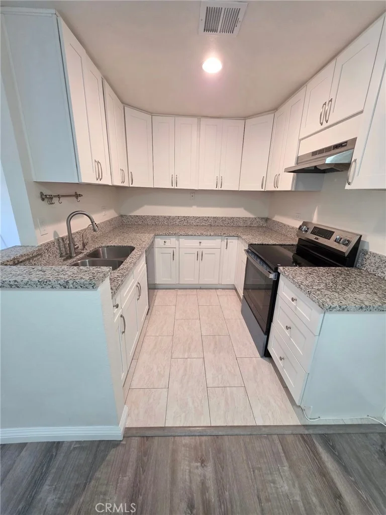 2300 S Hacienda E5 photo 2