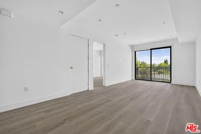 1808 Lincoln Boulevard 305