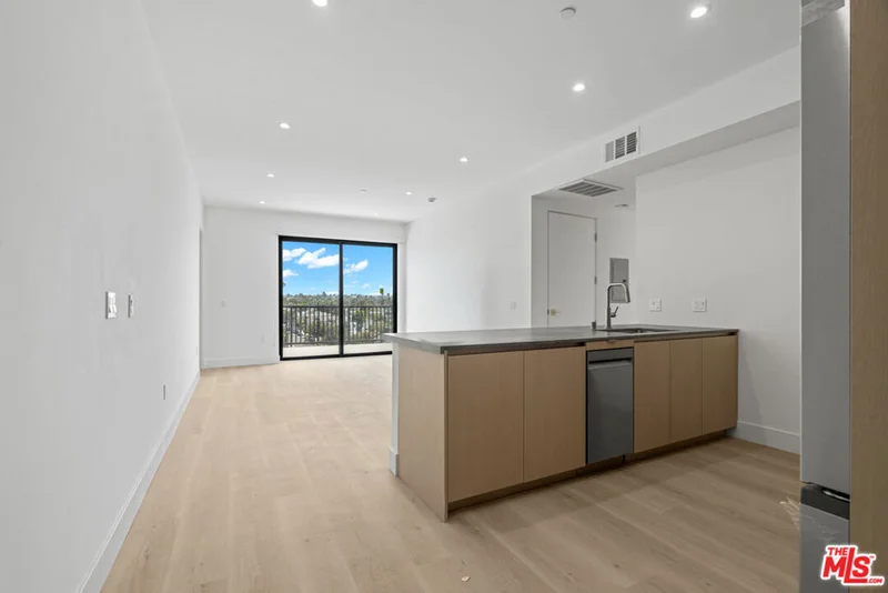 1808 Lincoln Boulevard 505