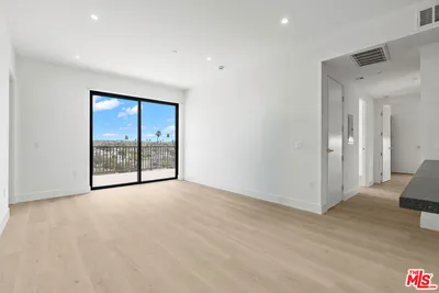 1808 Lincoln Boulevard 505 photo 2
