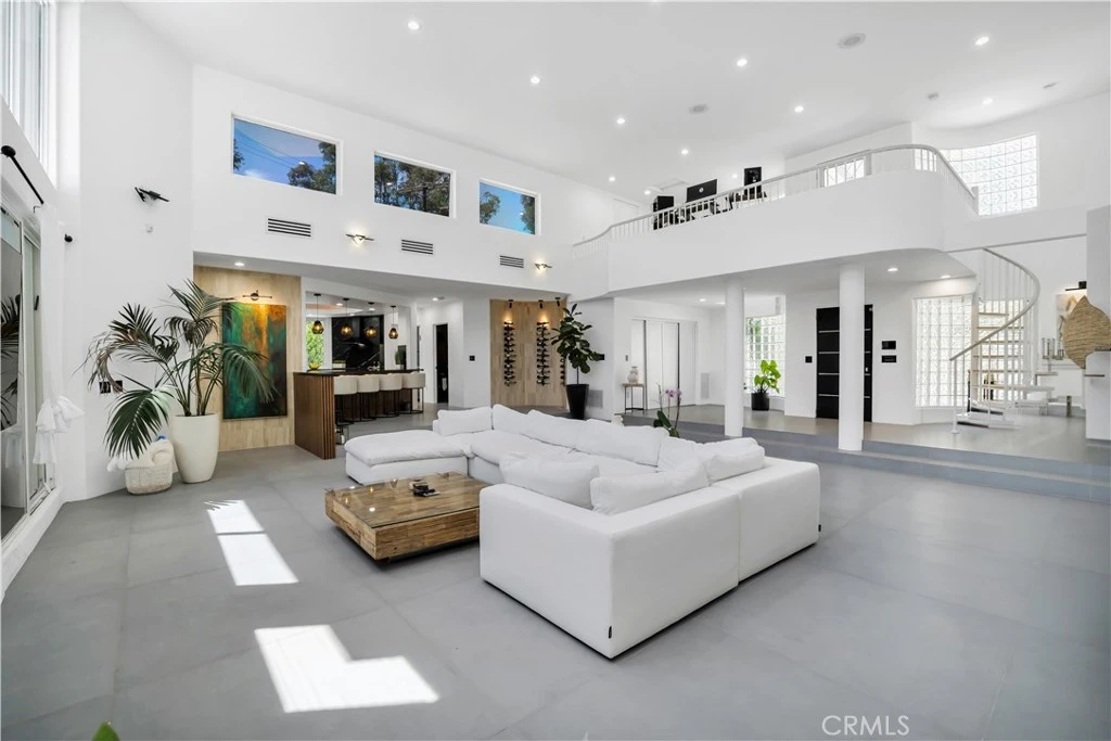 Interior 3