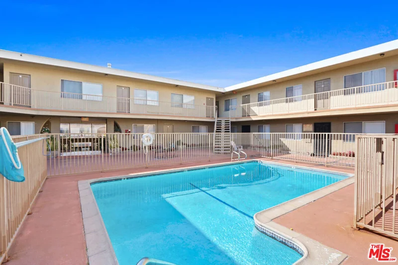 14108 Doty Avenue 31 photo 2