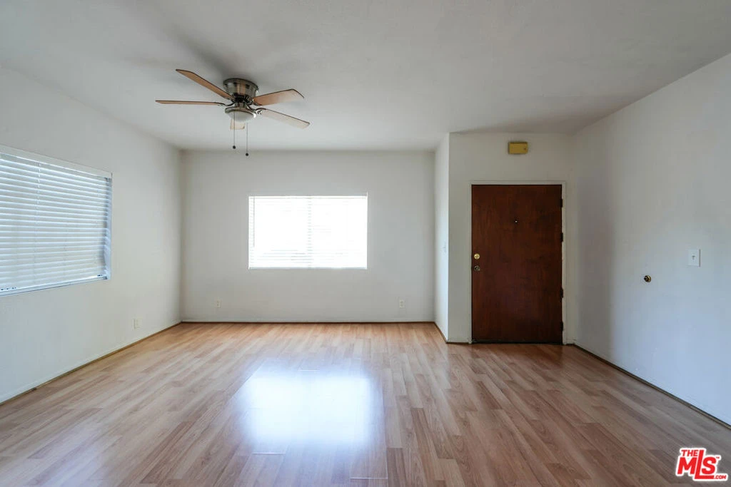 Interior 4