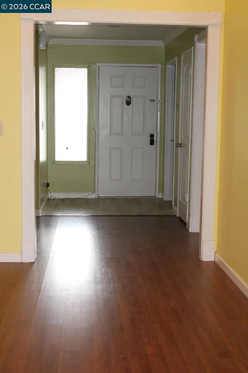 190 Iris Rd photo 2