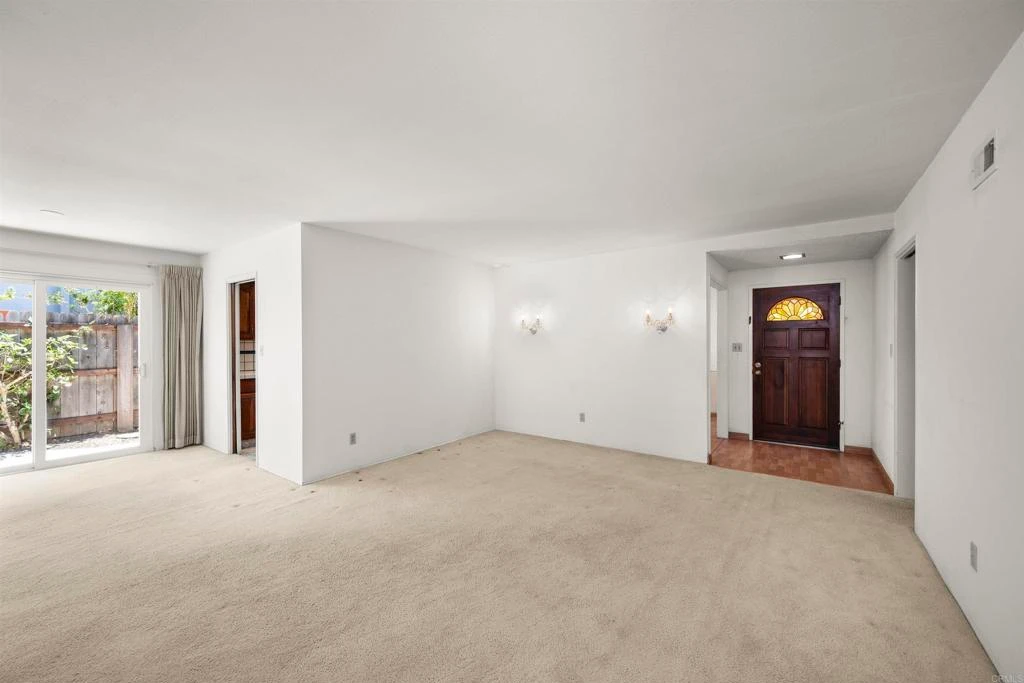 Interior 4