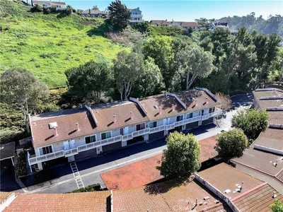 23821 Hillhurst 38 photo 2