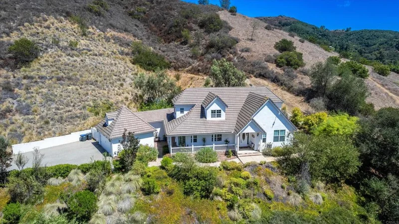 Photo 2 of 45562 La Cruz Drive
