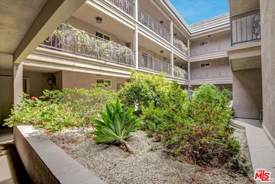 439 N Doheny Drive 204