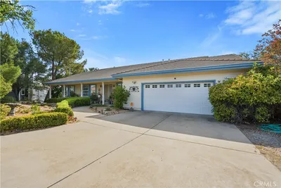 401 Oakridge Court