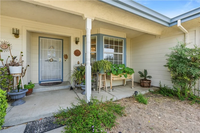 401 Oakridge Court photo 2