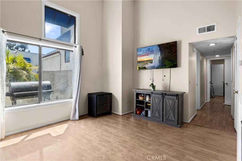 Interior 4